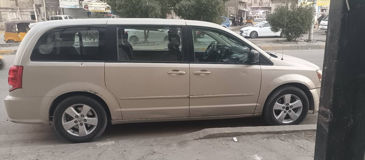 سلام عليكم للبيع فقط سيارة دوج كرفان موديل 13 رقم بغداد سنوية لل27 ابواب ميكانيك  تبريد ثلاث قطع محرك 3600 تقرير امريكا موجود مع الصور السعر 123 وبي مجال السيارة موجودة في محافظة بغداد منطقة الدولعي للاتصال
***********
***********
