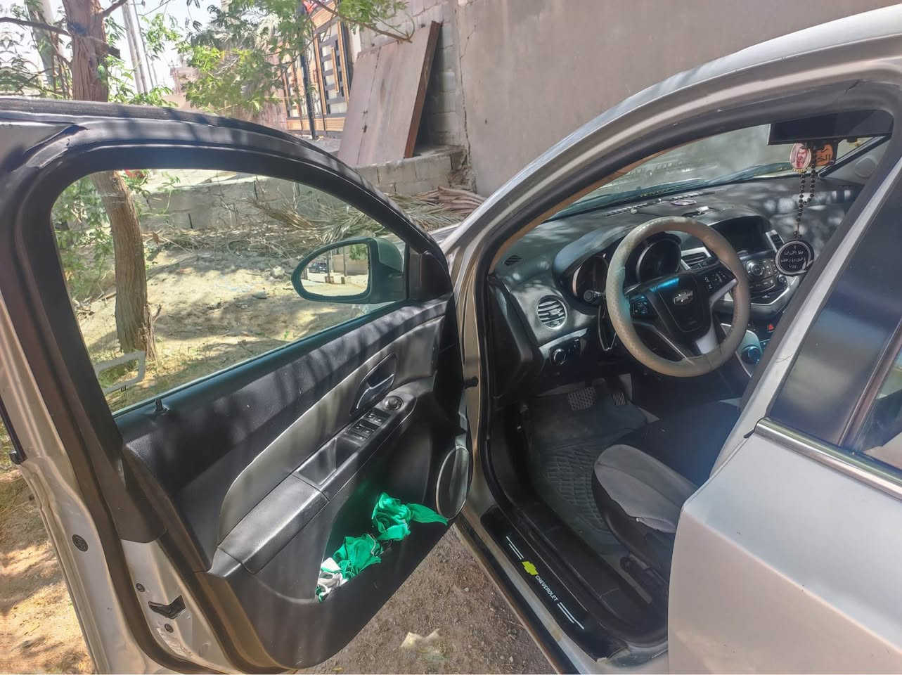 شوفر كروز مديل ١٣ للبيع ب ٦٠ وبيها مجال 
مكان السياره  البصره خور الزبير الشراي يتصل عل هذا الرقم ***********
انه مكلف بلنشر Singapore
