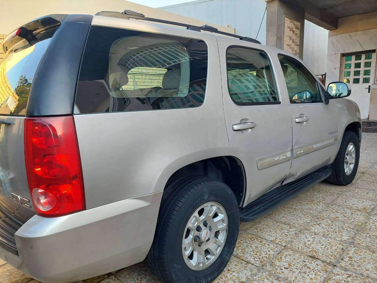 يوكن 2007 خليجي
180 
طبعا السوق كلشي بي 
هاي السيارة استخدامي الشخصي لمدة 8 سنة 
***********.
تحياتي للجميع.
