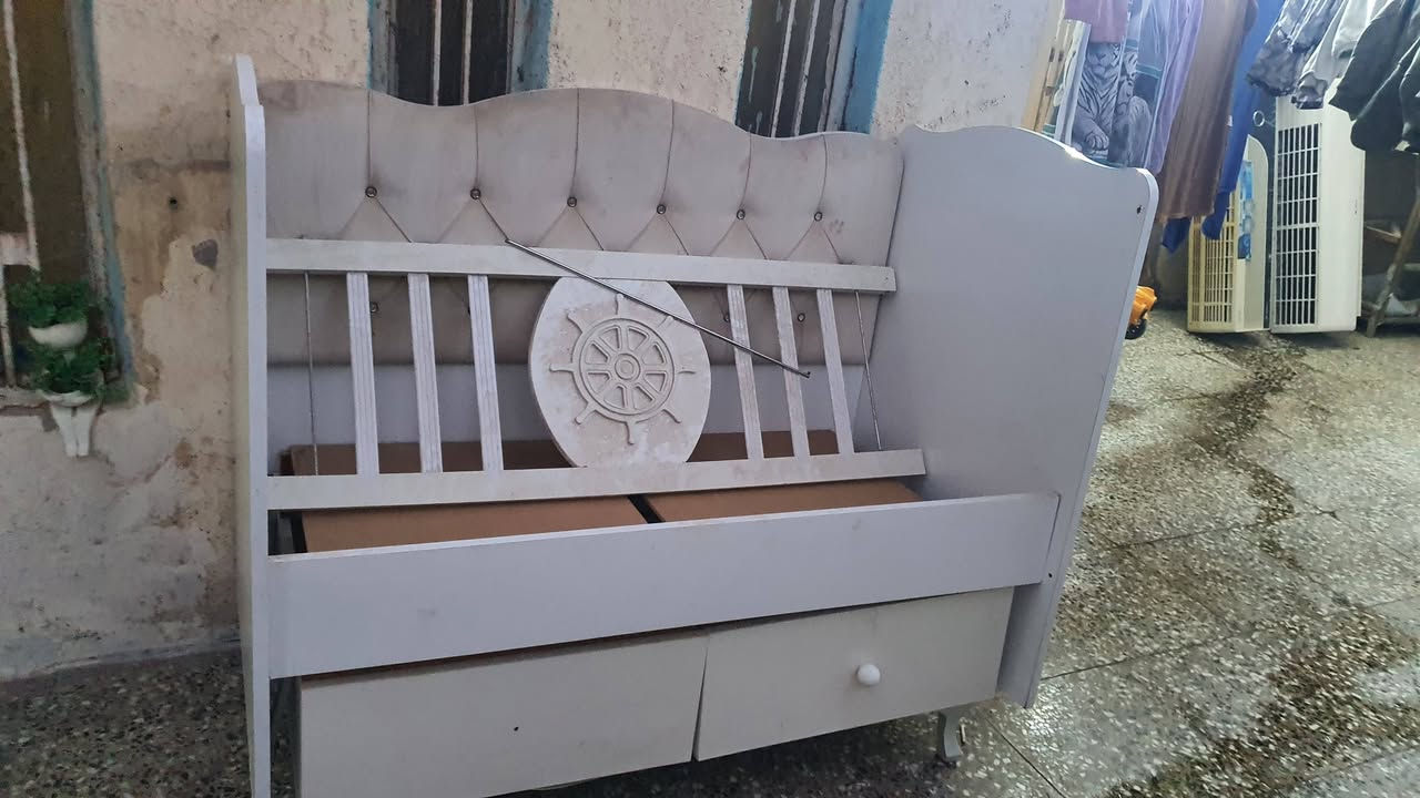 بيع مستعجل جربايه اطفال ٢٥ كراسي اثنيهن ٥٠ زوليه ٤×٥السعر ١٥٠ قفل  حي العامل***********
