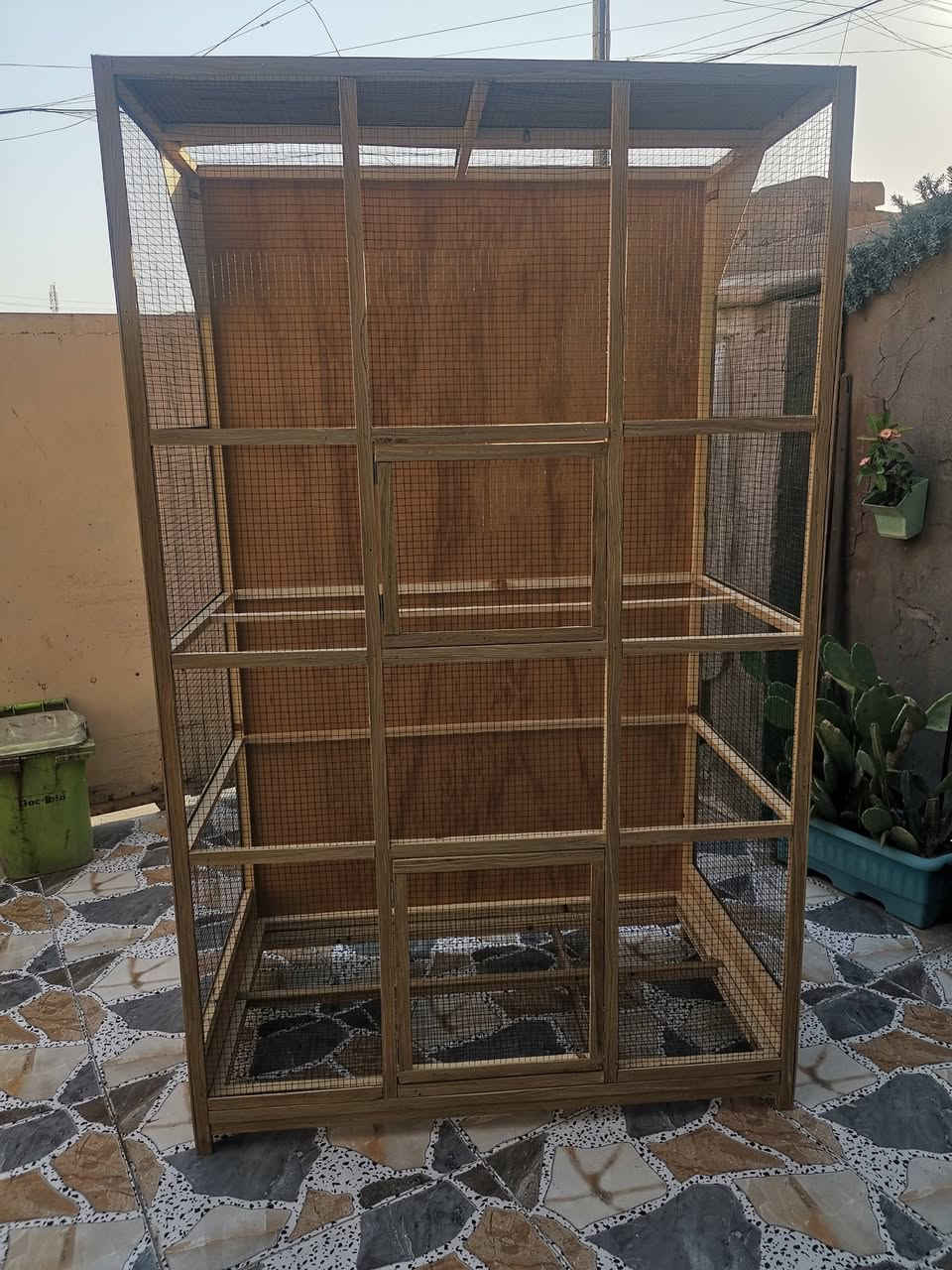 للبيع قفص تفصال ثقيل وطير الحب أوربي مع الخانة المكان زعفرانية ***********
