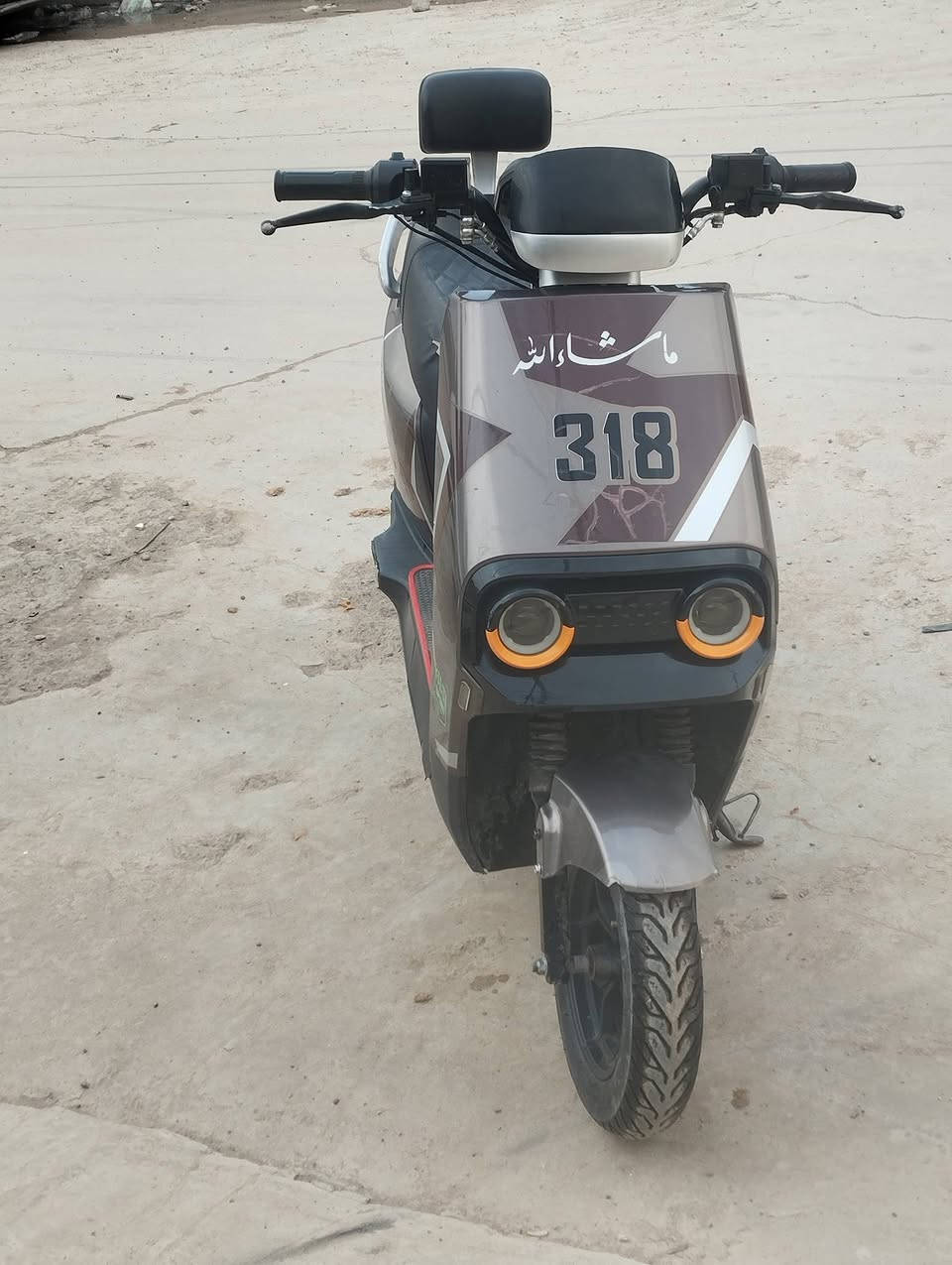 سلام عليكم
لبيع 318 
6 بطاريات شرط.   وين ما تريد نروح نفحص 
يقرون عل حمل 11. وشرط انسا الشحن 
نضافه مثل ما بل صوره 
لايتات عالي ناصي سكن. اشاير نشرات  كله شغال 
ملف 2000
ما بي اي نق كامل مكمل 
سعر 425. 
رقمي *********** اخويه ماطور ما بي شي نضيف وكدام العين وين ما تريد نروح نفحص عله كلامك  كله شغال ما بي اي نقص 
درع نضيف ما بي كسر وفطر
