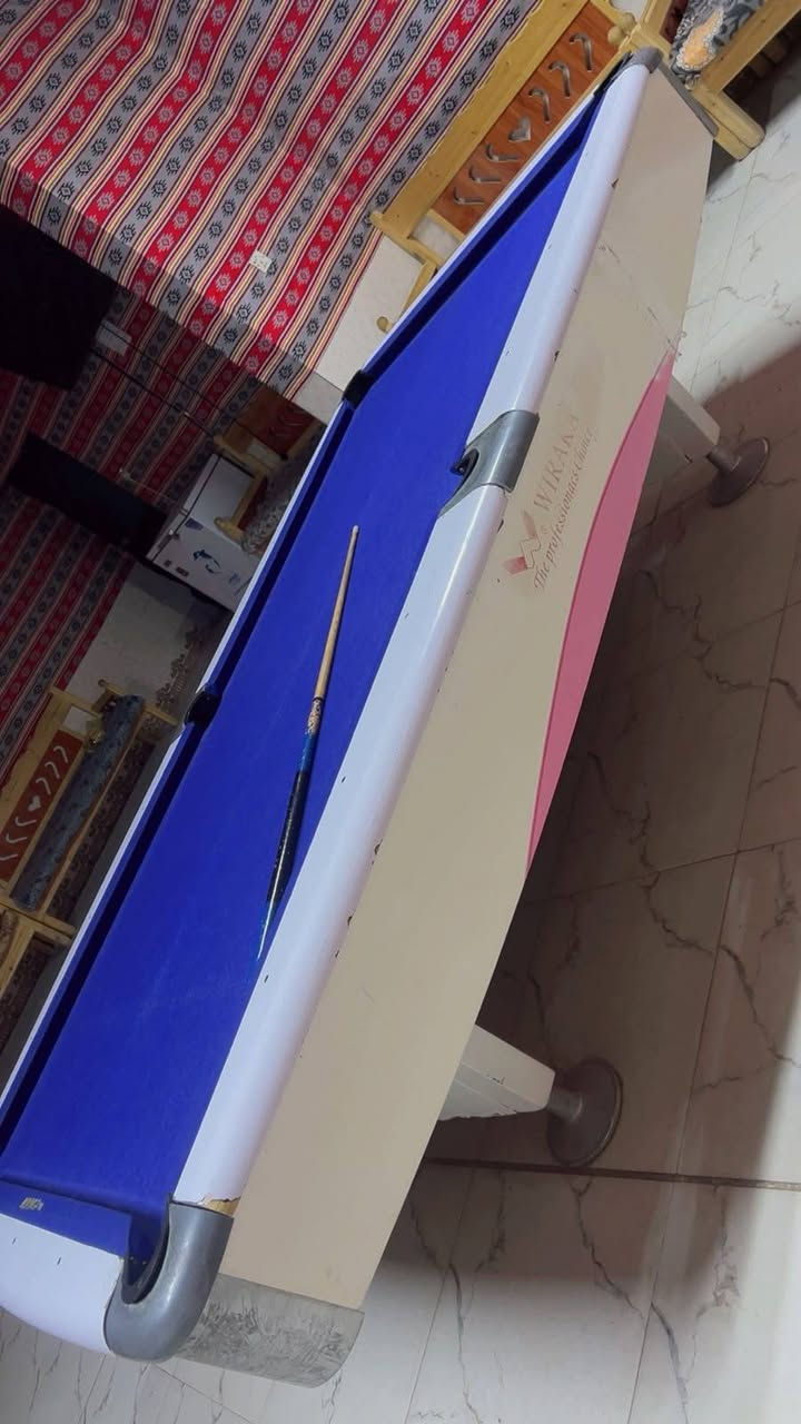 السلام عليكم
بليارد للبيع دب نفخ نظافه 90 بالميه 
سعره 6 أوراق
الاتصال على الرقم ***********
