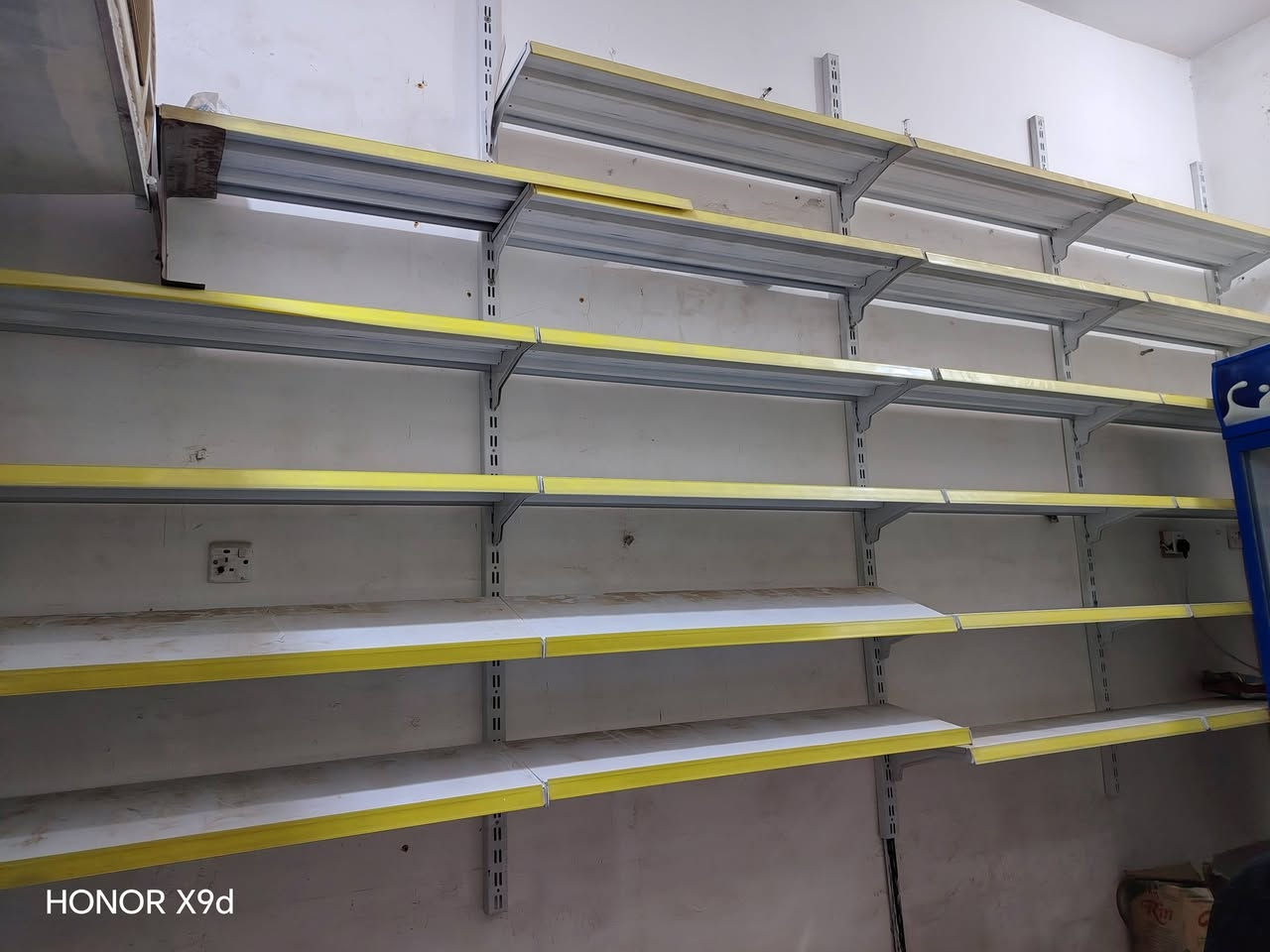 رفوف للبيع للاستفسار ***********
