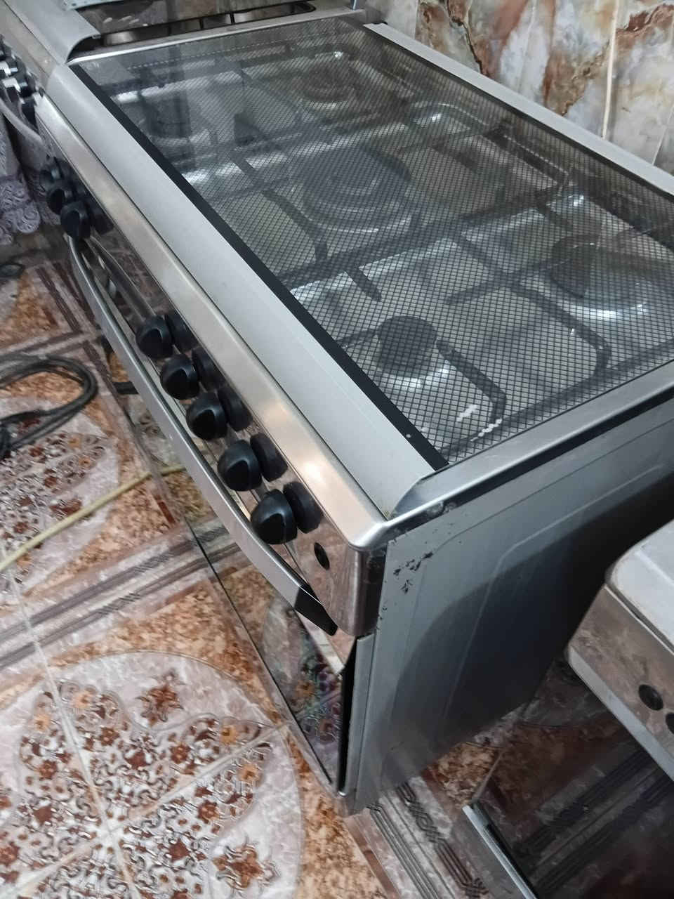 يالله طباخ نوع مصري الصنع شغال وطباخ كلش جديد وحلوو وناره زركه تخبل الفرن شغال فوك وجوه لاستفسار مراسلة الصفحه او الاتصال على الرقم ***********
