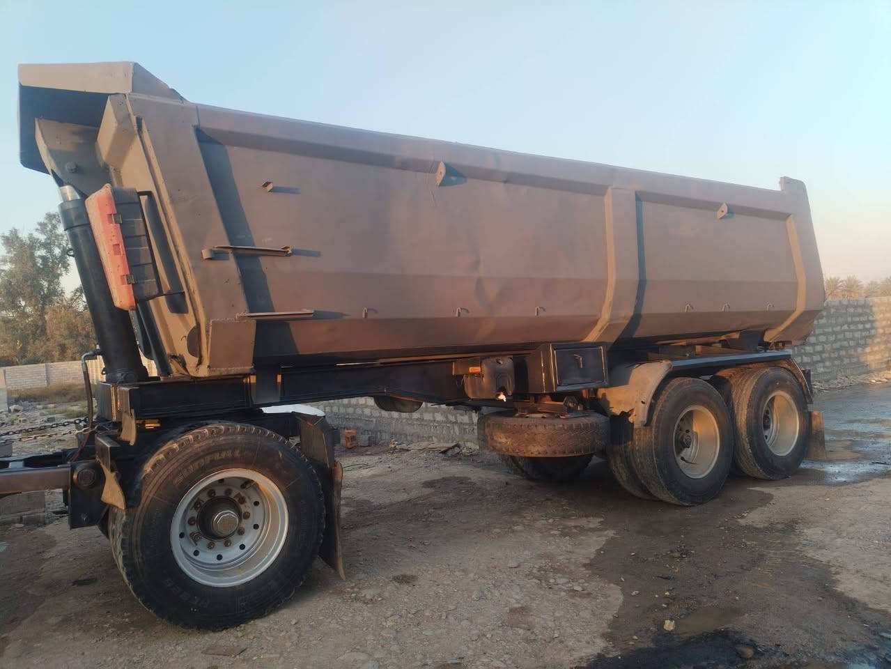 سلام عليكم للبيع مقطورة مكفولة دناكير 16شاصي16 ذرعة 23
***********
