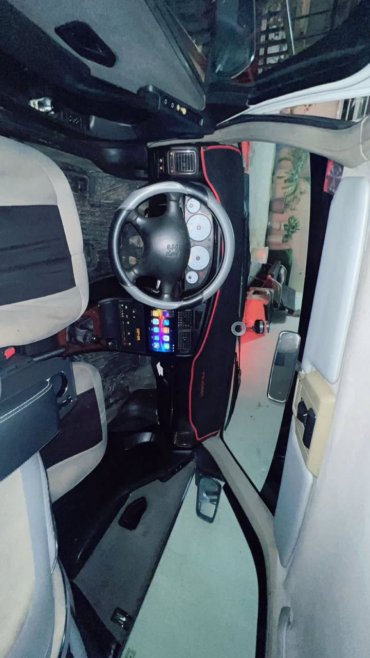 للبيع بيجو بارص مديل 2012 
رقم نينوى انكليزي دولي 
سنويه وهزه جديده
كابون بانزين
تبريد
ليت زينون 
سيارة نظيفه وما ناقصها شي 
بيها فقط الجاملغ الامامي ع يسار صبغ
السعر 50
***********
