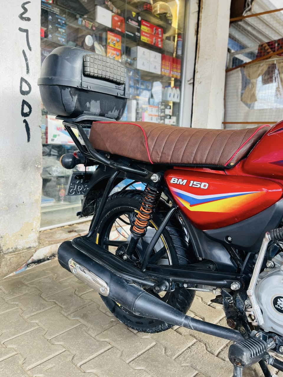 يالله السلام عليكم  تحية طيبة  🫡
دراجة بوكسر كلاسك للبيع موديل 2021 كاملة والكمال لله

كل نقص مابيها جيب فيتر وفحص محرك 150 سي سي شرط برغي مامفتوح بيها رقم ديالى سنويه ولوحات  دبل سويج عداد نمر شغال بانزين شغال اشاير بلوجكتر درع الون احمر ❤️

عنوان ديالى الخالص قرب فلكة مصطفى جواد 📍

واتساب ***********

اتصال ***********
