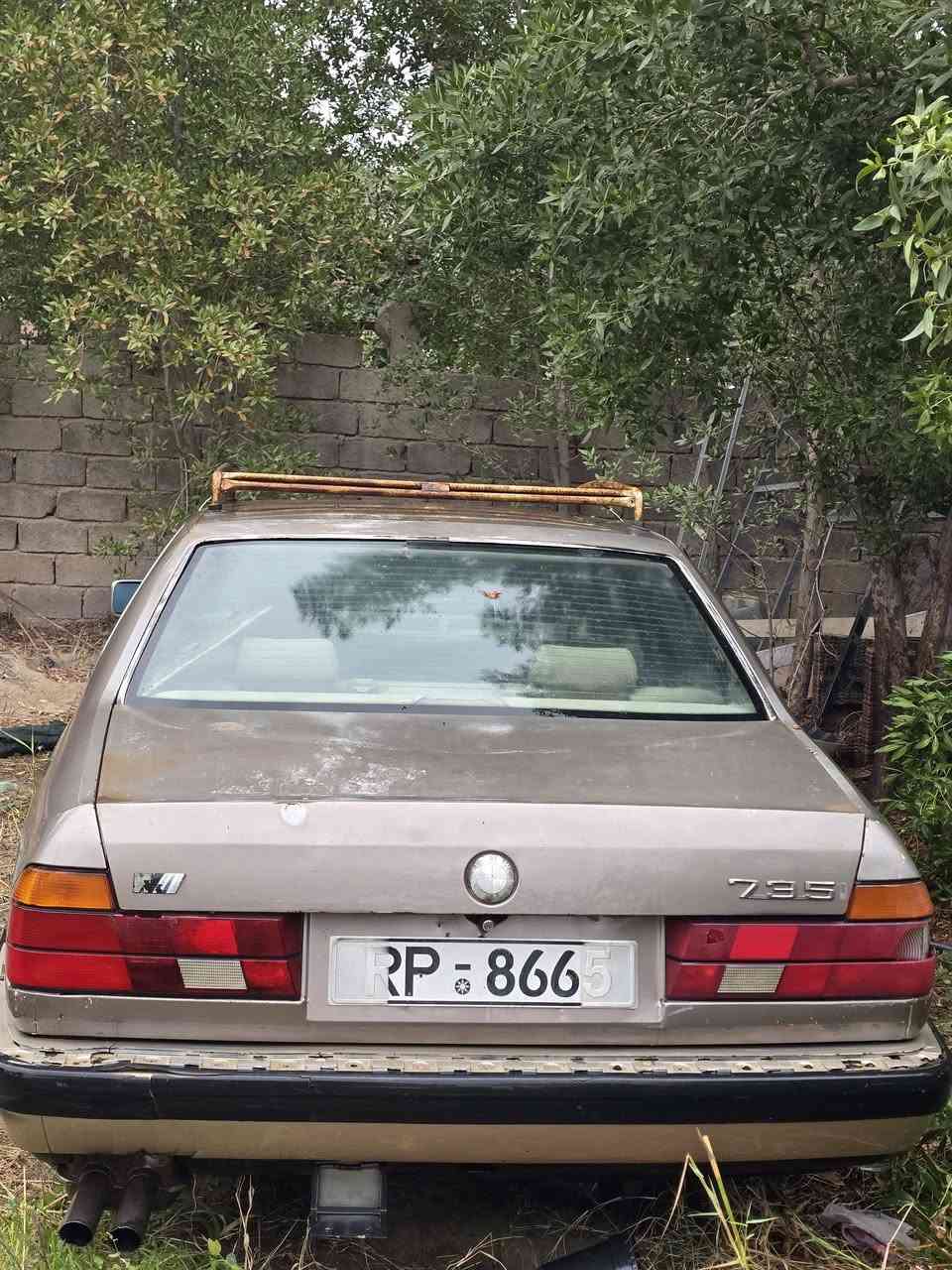 السلام عليكم البيع بي ام موديل 92 رقم بغداد الماني جديد بيه بس محرك ويرادله تايرات 
***********
