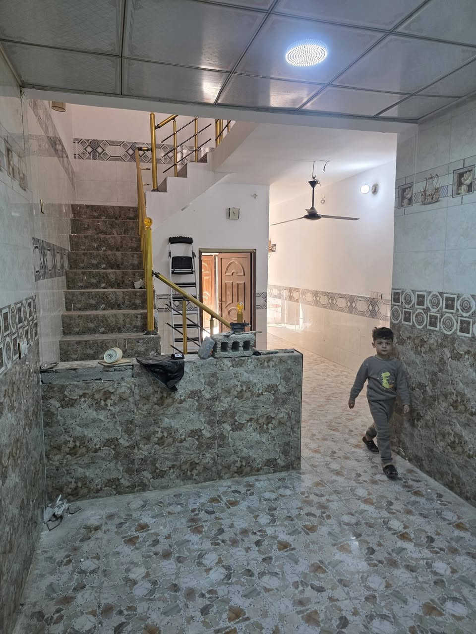 ٥٥ متر للأيجار او للبيع حي النواب  الشارع المقابل اسواق برتقالة  سعر ايجار ٣٠٠ ***********
