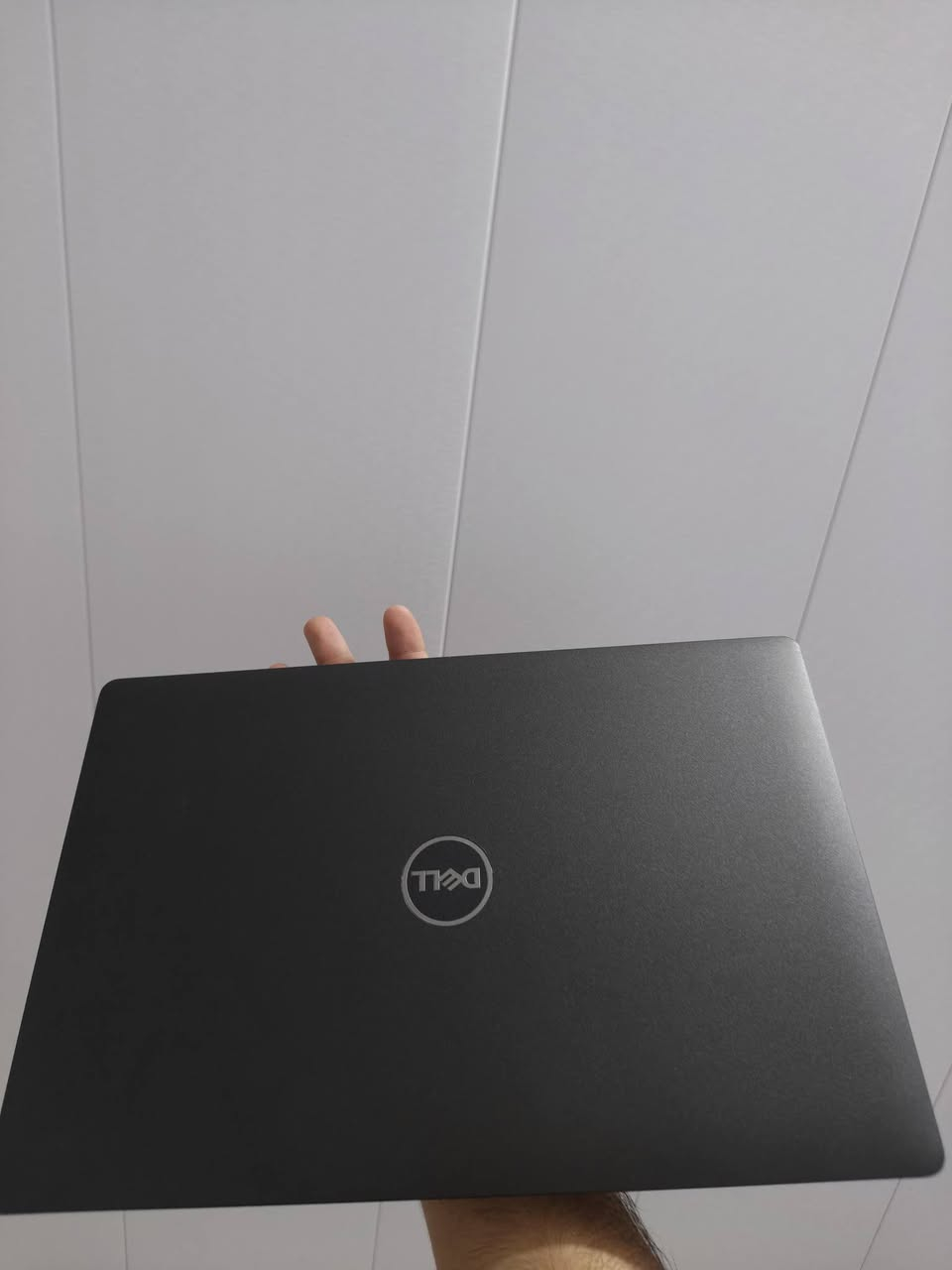 پروسیسه ر Intel® Core i7-8665 :(CPU
رام (16GB DDR4 :(RAM

هارد SSD 256GB :(Storage

کارتی گرافیک (Graphics):

Intel® UHD Graphics 620

AMD Radeon™ 540X Series (2GB Dedicated

Memory)

بو کاری روژانه و خویندن و گه مینگ و دیزاین زور گونجاوه لا پتو په که ۱۰۰ خاوینه زور که م به کارهاتووه ژ موبایل :*********** وه تسئه پ: *********** شه حنی بیلادی خوی له گه له 15.6 full HD
