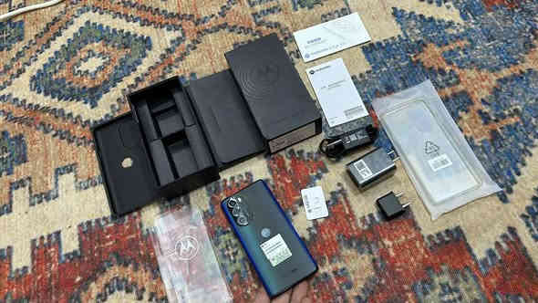 موبايل motorola edge x30
تفاصيل كدامكم والسعر 250 الف 
للتواصل خاص او واتس اب ***********
صورت فيديو للمهتم يراسلني ادزة الة لان المدة 5 دقايق
