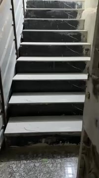 الشموخ • درج معزول • غرفتين