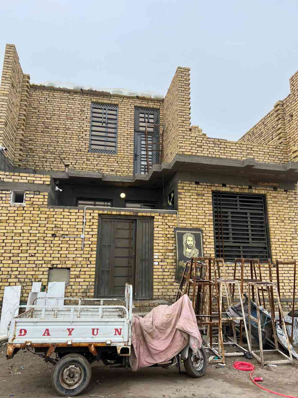 بيت لبيع ١٠٠م طابو صرف حي الفداء شارع ابو لبنان قرب لواقعه ***********
