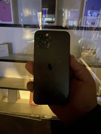 ايفون 12.برو فقط مكسور ضهر + الشاشه مثل مواضح بل صوره ذاكره 256 مبدل ب...