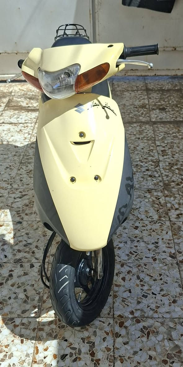 دراجه ساسوكي نضافه 100% صارلها شهر طالعه من الوكيل كهربائياتها كلهن شغالات السعر 500 يتصل *********** عمارة, ميسان
