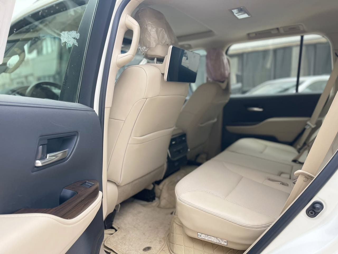 تويوتا لاندكروز2024 – GXR لتمدد بريم

مكفولة كفالة عامة دعامية لدعامية

المحرك: 6 سلندر تنفس طبيعي (مرغوب)

ملاحظة: بيع اومراوس 

بدون صبغ، بدون بارد، بدون شخوط

مكينة وكير شرط ما مفتوح

4 تايرات مع ويل جديدة شركة

داخل بيجي كراسي جلد

كامل أغراضها

تحويل مباشر

المواصفات:

3 شاشات بلادي

تشغيل عن بعد

4كامرات محيطية ( 360 درجة) 

كراسي جلد

شحن وايرلس

نظام ECO

فتحة سقف (سلايد)

نظام مانع انزلاق

ثلاجة

زينون
حساسات خلفية ومرايات قلاب ***********
