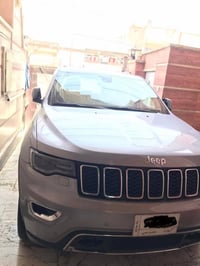 للبيع جيب جراند شيروكي 2017 🚘  ━━━━━━━━━━━━━━━  📌 المواصفات الأساسية: ...