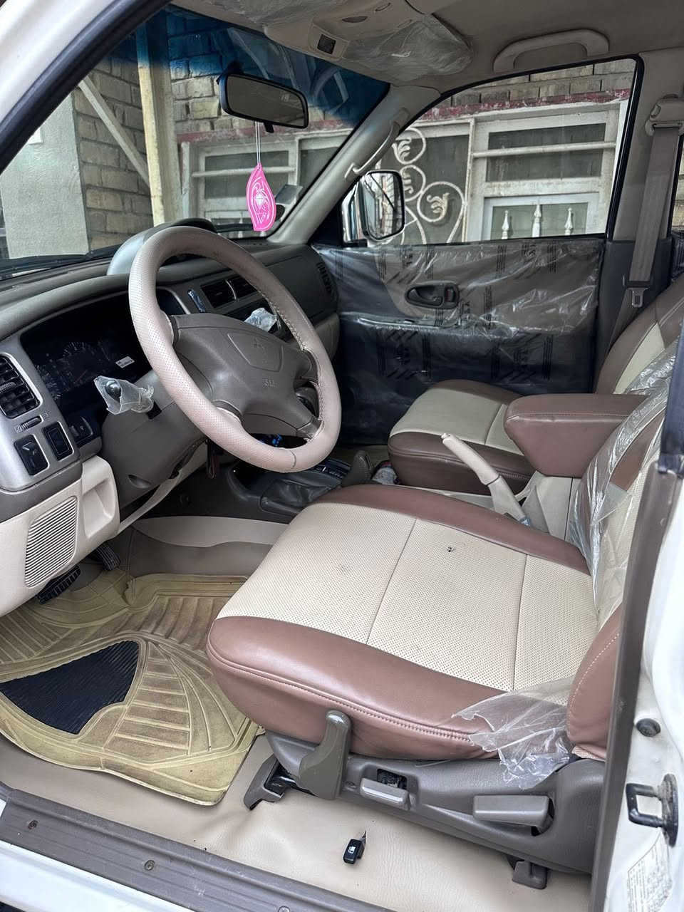 سلام عليكم
متسوبيشي ناتيڤا ( Nativa ) موديل ٢٠٠٨ ابيض سياره رقم بغداد مشروع وطني دولي كير ومكينة مكفولة ماشية 195
بيها صبغ الجاملغ الأيسر  وربع البنيد 
وبيها بار باب السايق 
رقم الاتصال السياره مدوشمه عام كشنات وارضيه السعر 115 وبيها مجال 
***********
