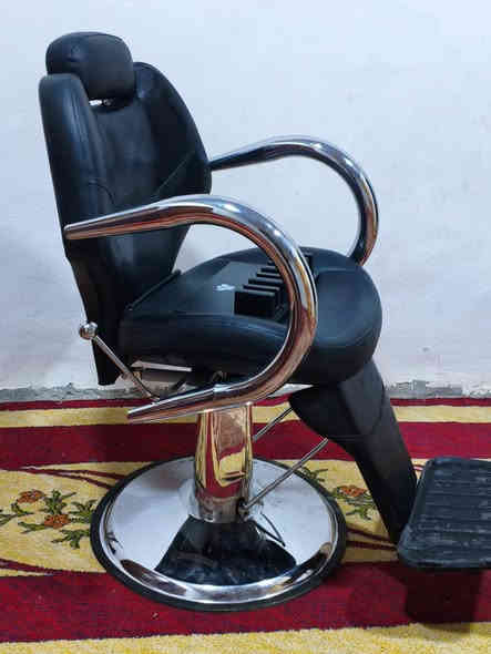 اسلام عليكم كرسي حلاقه استخدام اقل من شهر مكاني البصره -القرنه السعر 200 للستفسار 📞 ***********
