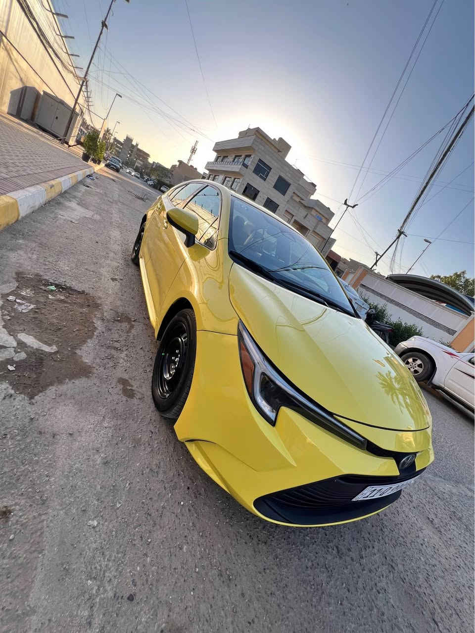 السلام عليكم 
تيوتا كورلا موديل 2023 
محرك 1800 هايبرد 
ماشيه. 15 mi
رقم بغداد خصوصي  باسمي سياره جديده 
حادث  طخطخات   وتبديل   قطع
لغد وشواصي مكفولات
كير ومكينه وحدايده مكفولات
السعر 145  $وبيه مجال قليل 
العنوان   بغداد 
للاستفسار  : *********** بغداد, العراق
