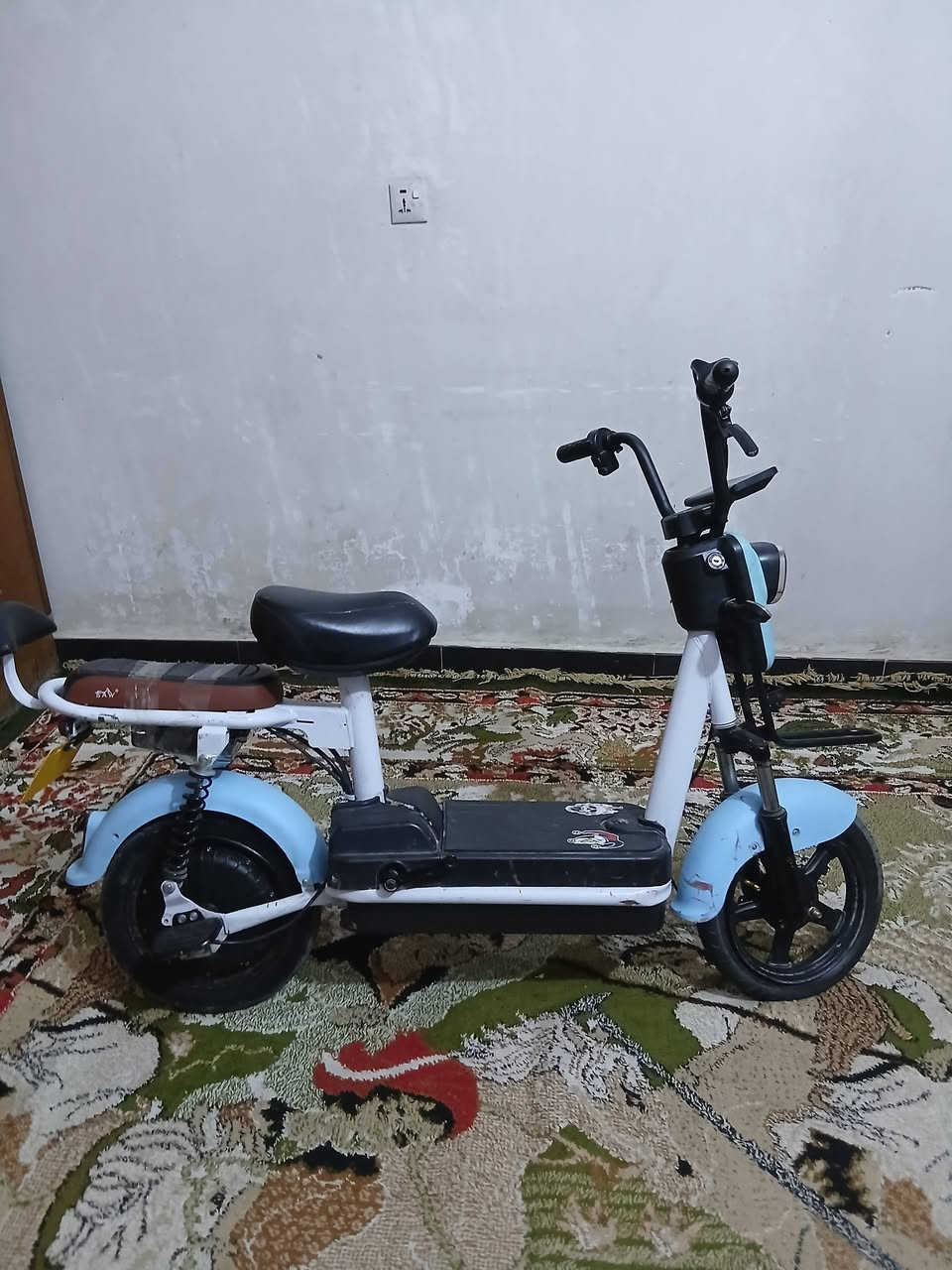 سلام عليكم دراجه R9للبيع الدراجه ما تشتغل انبيعهة عل وضعها زنجيل مكطوع السعر ١٠٠ مكاني بغداد حي النصر ***********
