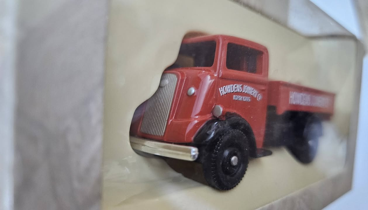 السلام عليكم 
شاحنة كورجي Corgi Fordson 7V من إصدار Howdens Joinery Co الخاص.
المقياس هو 1:76
السعر 10 الاف


**إذا كنت صاحب هذا الإعلان وتريد حذفه لأي سبب، رجاءا أرسل رسالة إلى الدعم الفني**