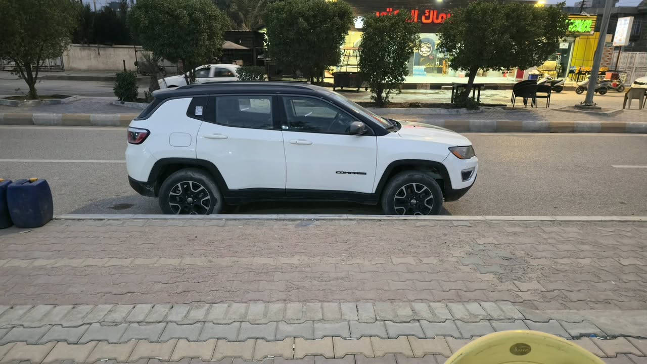 جيب كومباس ٢٠١٩
حادث بمريكه فقط جنطه  بعراق بنيد وجاملغ لامامي بجهت لعبري اثر شخوط وصبغتهن رقم لهاتف *********** فول مواصفات ماعده لفتحه
