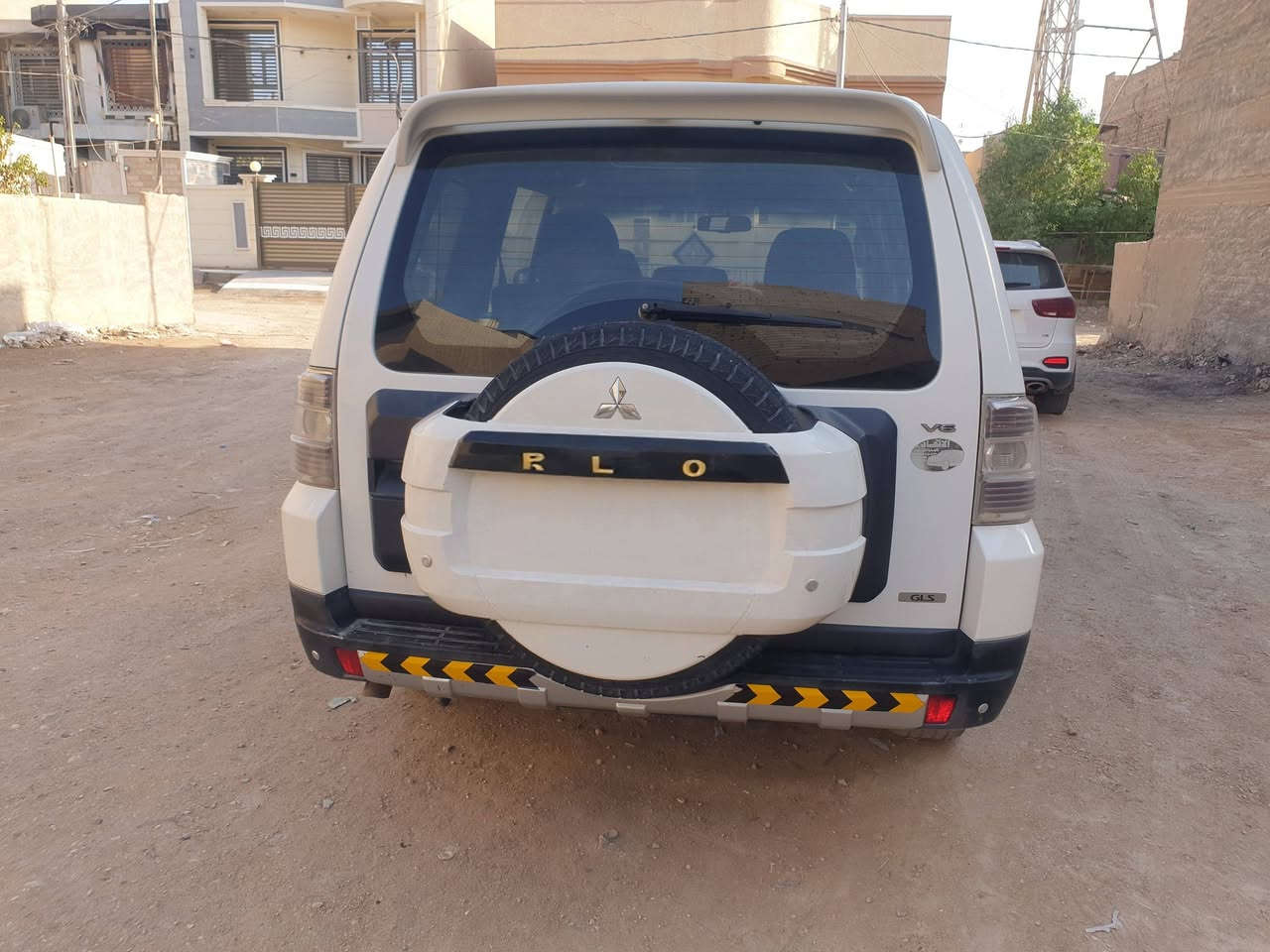باجيرو ٢٠٠٨ رقم بغداد لون ابيض بسمي تحويل ثاني يوم مكان السيارة بابل الله شاهد السيارة جاهزة مابيه نواقص يس عندي ضروف اريد ابيع
مري شفط تبريد ثلاجه تخم تايرات جديد كل نقص مابيه السيارة  جاهزة مجهزة مكفولة صايرله عندي السيارة ١٣ سنه جانيه سعره \ ١٢٥$ ورقة
وعندي وحده ثانية نفس الموديل ٢٠٠٨ ورقم بغداد ولون
 ابيض مصبوغه عام بسعر مناسب
رقم الهاتف /***********
             ‏‪7756243338‬‏
