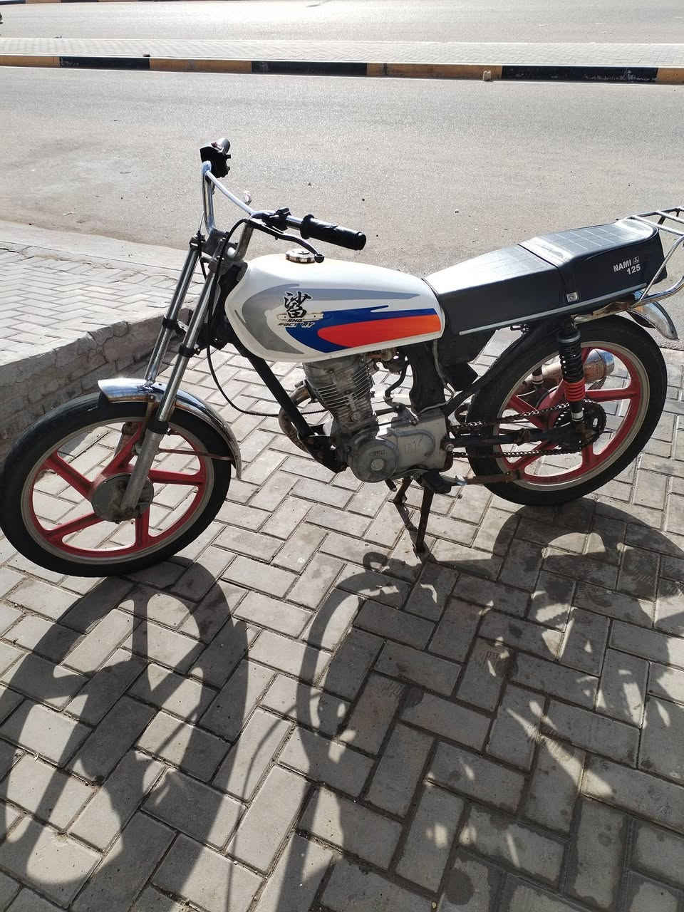 سلام عليكم دراجه للبيع ضايعه اوراقه مكفوله من البوكه الدراجه دكت هندر العنوان البصره دور الشرطه قرب محطة الكندي مقابل الجملونات شارع الغائد شراي يخابر ويدلل (***********)
