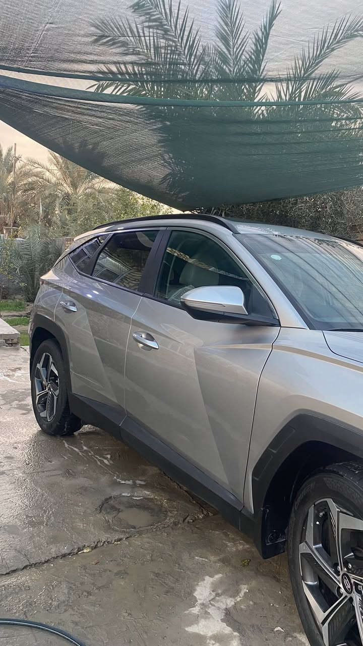 توكسان  2024 رقم بغداد دخول جديد  السياره ضرره نص جنطه صبغ مامفتوحه الجنطه بدون تبديل باقي السياره كفاله ومختمه ماشيه 13الف فقط مواصفات فولل للأخير. 
1️⃣ بصمه+ تجي وياه بصمتين 
2️⃣فتحه سلايد روف 
3️⃣شاشه كبيره 
4️⃣تشغيل عن بعد
5️⃣كشنات جلد +كشنات كهرباء
6️⃣جنطه كهرباء 
7️⃣رادار امامي وخلفي وجانبي 
8️⃣اشاير بل مري 
9️⃣سايد بريك بصمه
🔟لد نهاري ليلي +اشاره ترحيب عند الاقتراب 
1️⃣1️⃣ ويل كب كروم حجم 19 
1️⃣2️⃣ شاشه تدعم الكار بلي
1️⃣3️⃣ بكلايت لد
1️⃣4️⃣ تحكم إستيرن + قياده ذاتيه 
1️⃣5️⃣ ثلاث وضعيات قياده 
1️⃣6️⃣ كشنات تدفئه
1️⃣7️⃣ فور ويل   
السياره مكانه بابل السعر 225 وبيه مجال رقم صاحب السياره ***********
