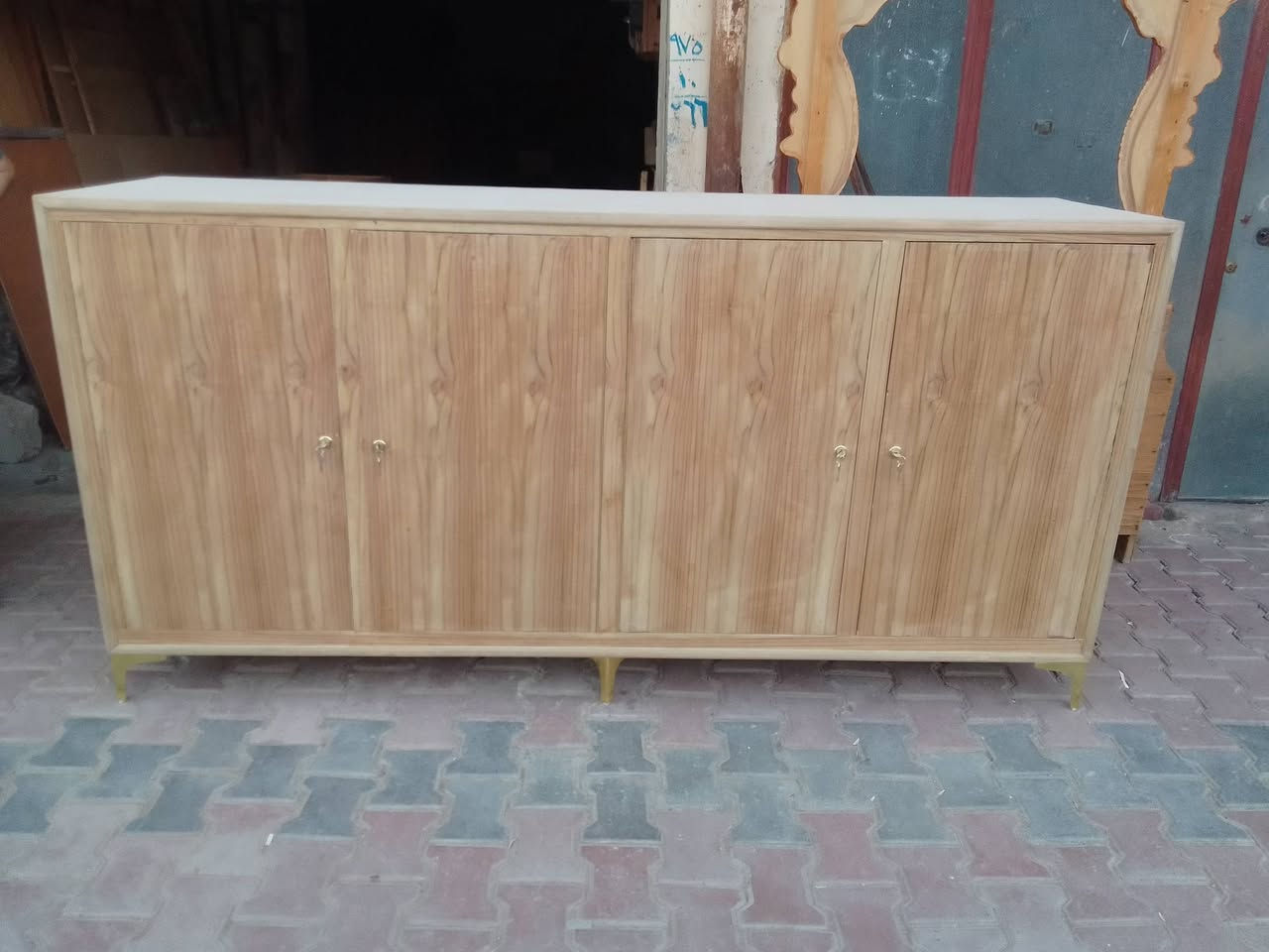 صندوق للبيع 4 أبواب للاستفسار على الرقم
***********
