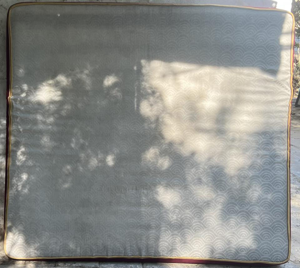 سلام عليكم ورحمة الله وبركاته
دوشك بي صفحه نضيفه والصفحه الثانيه تعبانه 
طوله مترين وعرضه متر و80
ب30 وبي مجال
مكاني بغداد غزاليه 
هاتف:***********
