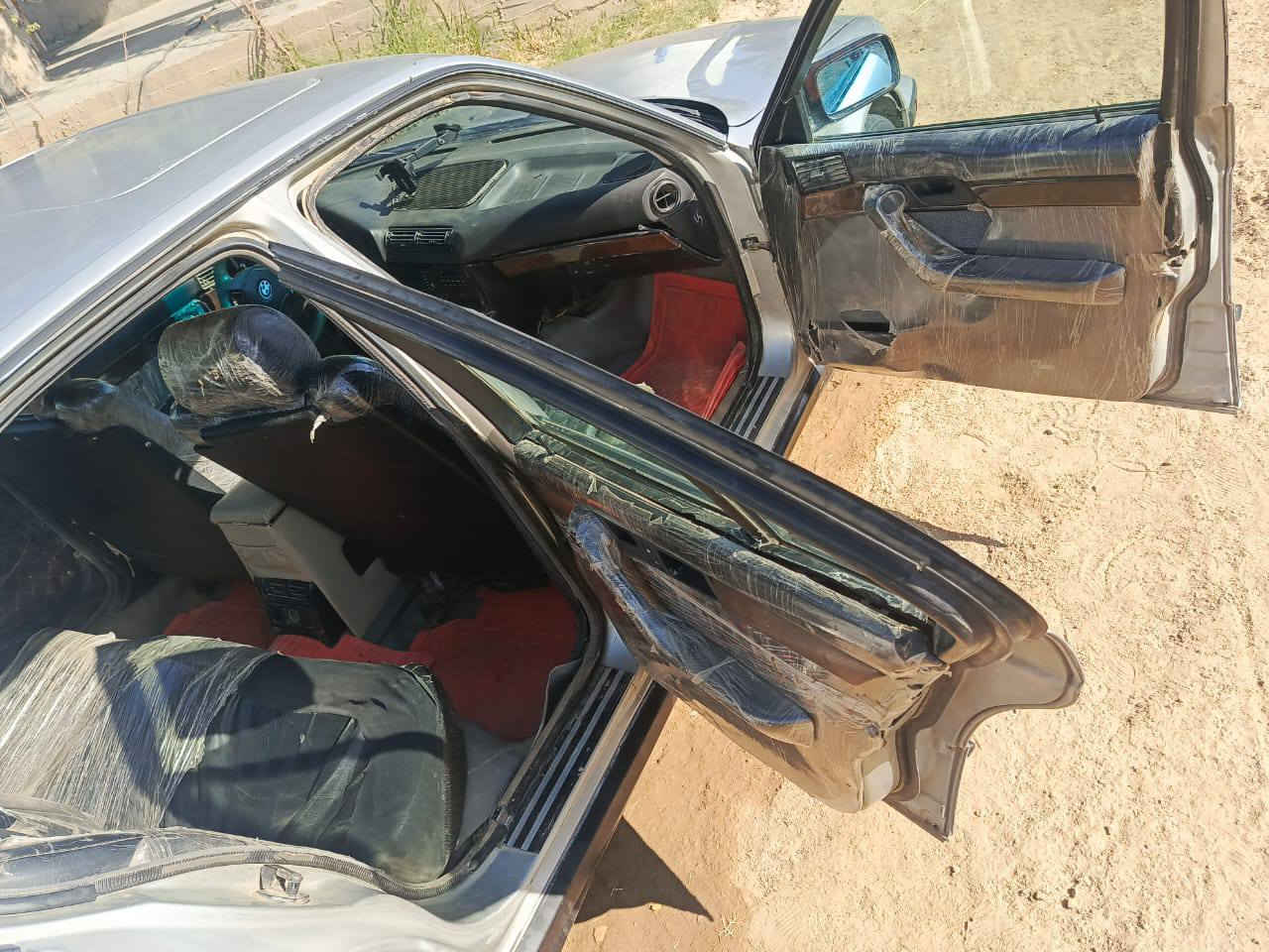 بي ام 535 موديل 1990 باسمي محرك 6 سلندر مفتوح
سنويه 2028 رقم بغداد باسمي 
السياره شغاله بس الكير واكف 
سعرها 40 وبيها مجال موبايل *********** غير متواجد على الفيس
