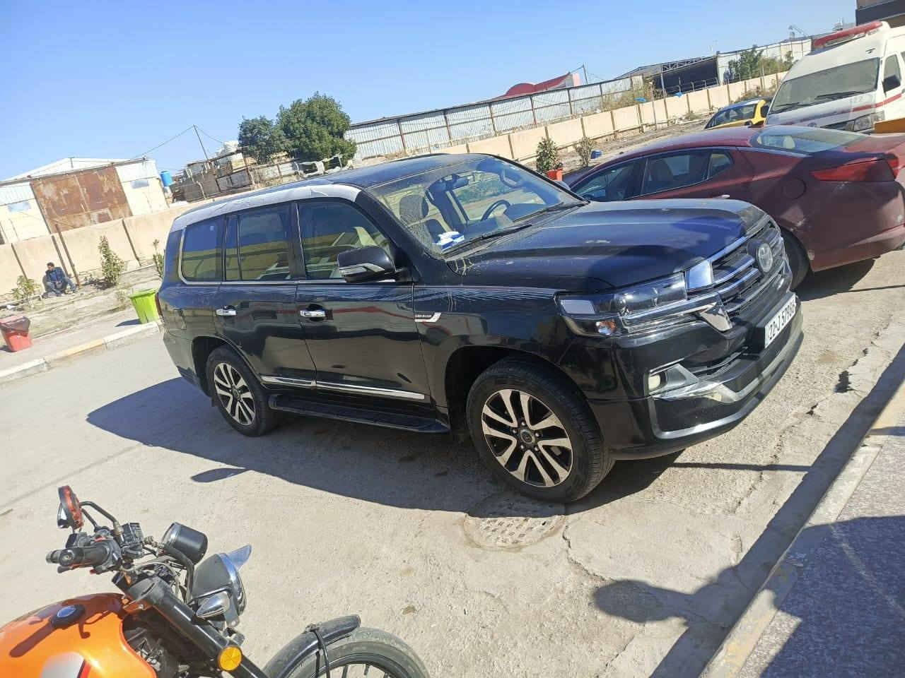 السلام عليكم  لاندكروز ستينيه أصل
موديل 2011 محدثه 2021
رقم اربيل قبل شهر حولنه بأسم خالي 
اللون أسود 
هزه جديده 
ترايك شرط تراي الزيرو 
السياره فول واحد على واحد 
مكانه ناصرية 
مروس فقط بتاهو من 2015 وأنت صاعد مكان سياره ناصرية 
أتصل عليه وإني خادم أنطيك كل تفاصيل سياره 
رقم الهاتف ‏‪***********‬‏
