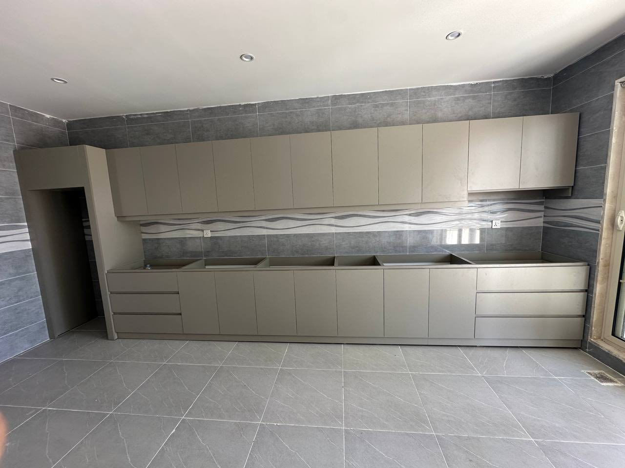 معرض كاكه مروان ..💯
لكافة انواع الابواب القاصة والابواب الداخلية نوع عظم والمطابخ والشبابيك والمحجر
*  تصاميم عصرية تناسب ذوقك واختيارك مع تصاميم حسب الطلب 
*ضمان في المتانة والرصانة والقياس المناسب 
*امان عالي و مقاومة للعوامل الجوية 
#معرض كاكه مروان وجهتك الافضل لبيت استثنائي 🫰
العنوان : الديوانية -طريق الحولي -الجامعة -مجاور فيرست مول  من الساعة 8 صباحا الى 10 ليلا
بأدارة  سجاد الخفاجي 
للتواصل :مراسلة الصفحة او الاتصال 
***********
واتساب ***********
