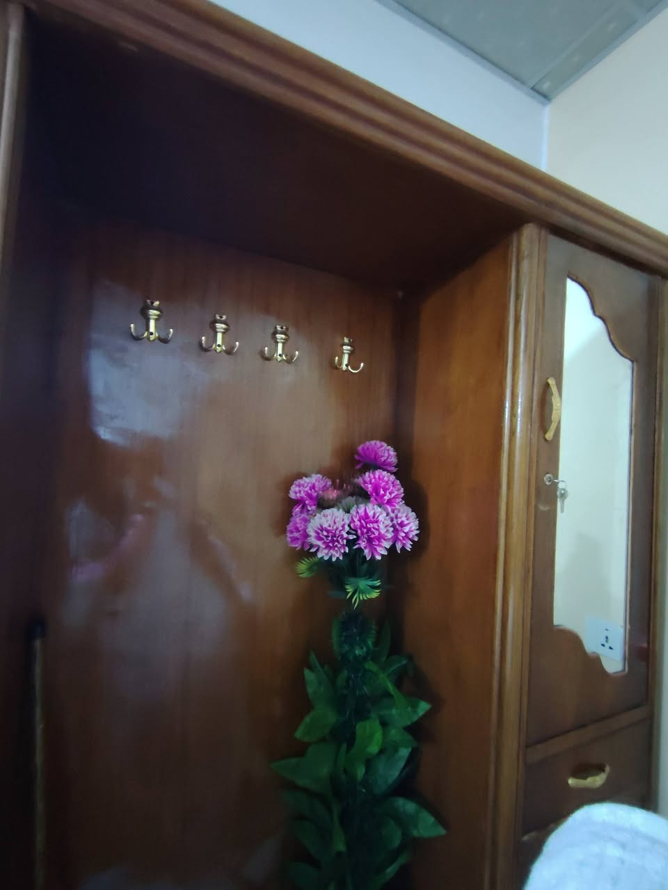 السلام عليكم غرفه صاج اصلي تفصال ثكيله 6 قطع نضيفه مابيها اي ضرر غرفه تكمه درجه اولى الضهر برغي جرجوبه مكان بغداد الاصلاح شارع الجزيره. *********** السعر مليون وبيها مجال
