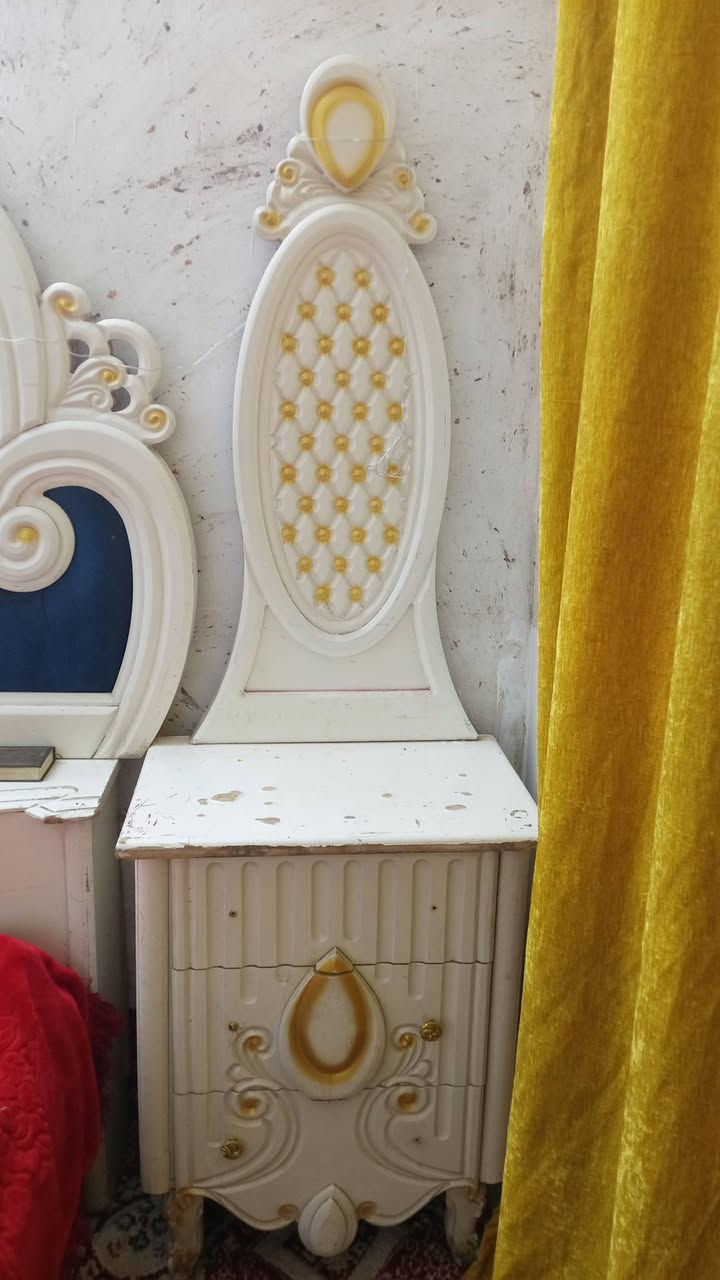 سلام عليكم عني اخويه ختي غرفه صاج عراقي اصلي وبيه اضرار خفيفه سعر تلثميه وخمسين قفل وماكاني لشعب حيلبساتين ومستعجل عله لبيع ***********
