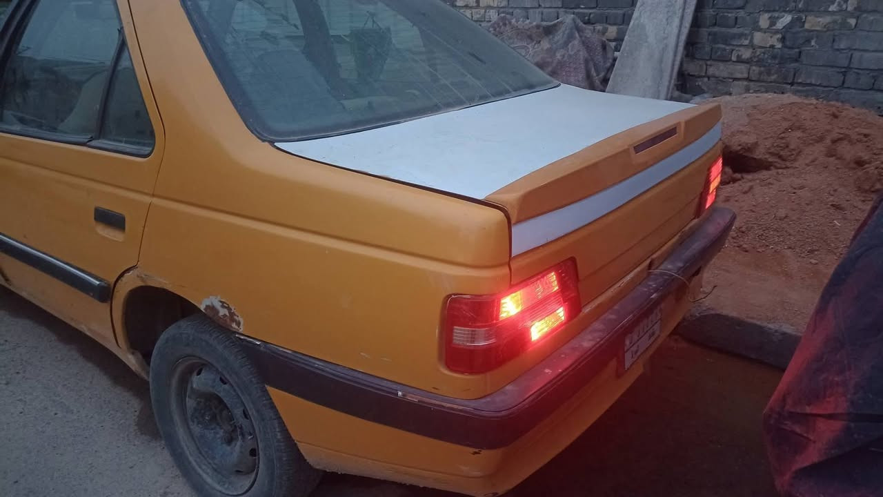 سلام عليكم
راح اكتب تفاصيله ونواقصه وقره المنشور 

بيجو الميس مديل 15 
سياره عضمته تخبل وهاي صوره ممغسوله 
تبريد وتدفئه فول كهرباء بلاديه 
شاير مري تريشه صندوك شغاله 
لا ضربه ولا تبديل 
سنويه ال28
بغداد ألماني 
شرط شرط عقد مروري 

نقوصاته 
سياره مكينه ناعمه بدايه تبخير 
الثاني يفلت 
بيه البنيد يراد تطبيك 
ويرادله تنفيس بريك بيه نص بريك هسه 
السعر 29 ومجال حك التقدير 
مكاني بغداد البلديات 
***********
