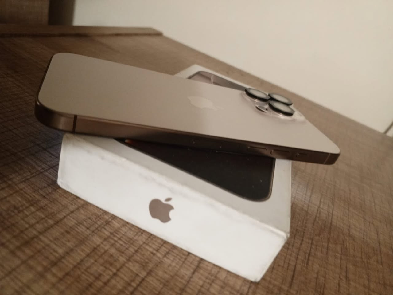 جهاز آيفون ١٦برو ماكس نضيف ولا شخط ولا داخل تصليح بطاريه ٩٣كامل هوا وكارتونه ماستر شرق اوسط أريد مرارس ب١٧ونطي فرق بيع مليون و350


**إذا كنت صاحب هذا الإعلان وتريد حذفه لأي سبب، رجاءا أرسل رسالة إلى الدعم الفني**