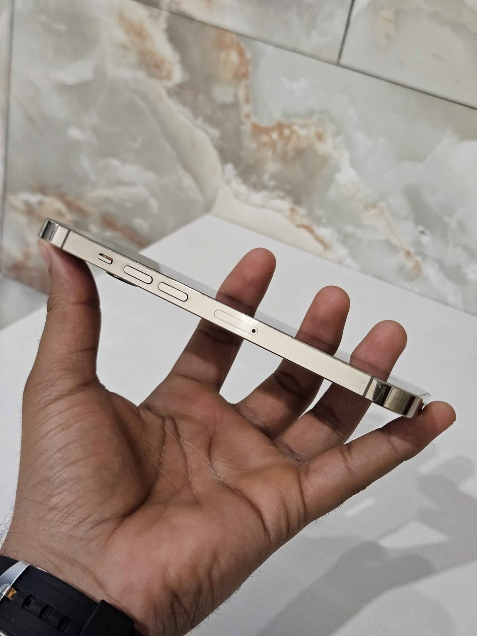 سلام عليكم
13 برو فقط 
لون ذهبي المميز
امريكي نموذج M الاصلي
ذاكره  256
بطاريه 96 بلادي
 فقط الكلاسة مكسورة 
التلفون وتر بروف  
العنوان النجف الاشرف 
السعر  خاص🔥 النجف, العراق


**إذا كنت صاحب هذا الإعلان وتريد حذفه لأي سبب، رجاءا أرسل رسالة إلى الدعم الفني**