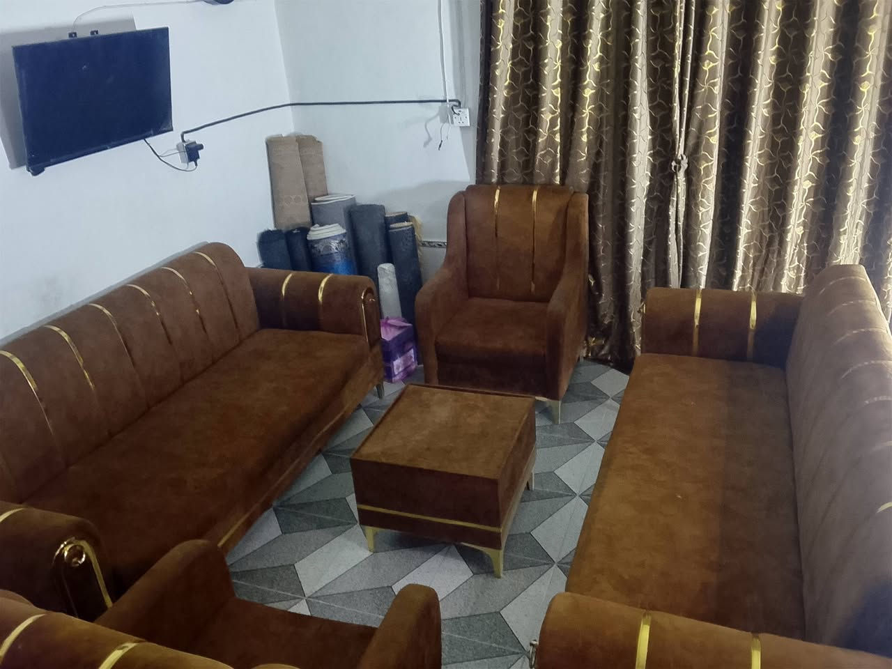 تخم 7مقاعد كلش نضيف ستخدام قليل سعره 225 العنوان بغداد الحسينيه رقم الهاتف ***********
