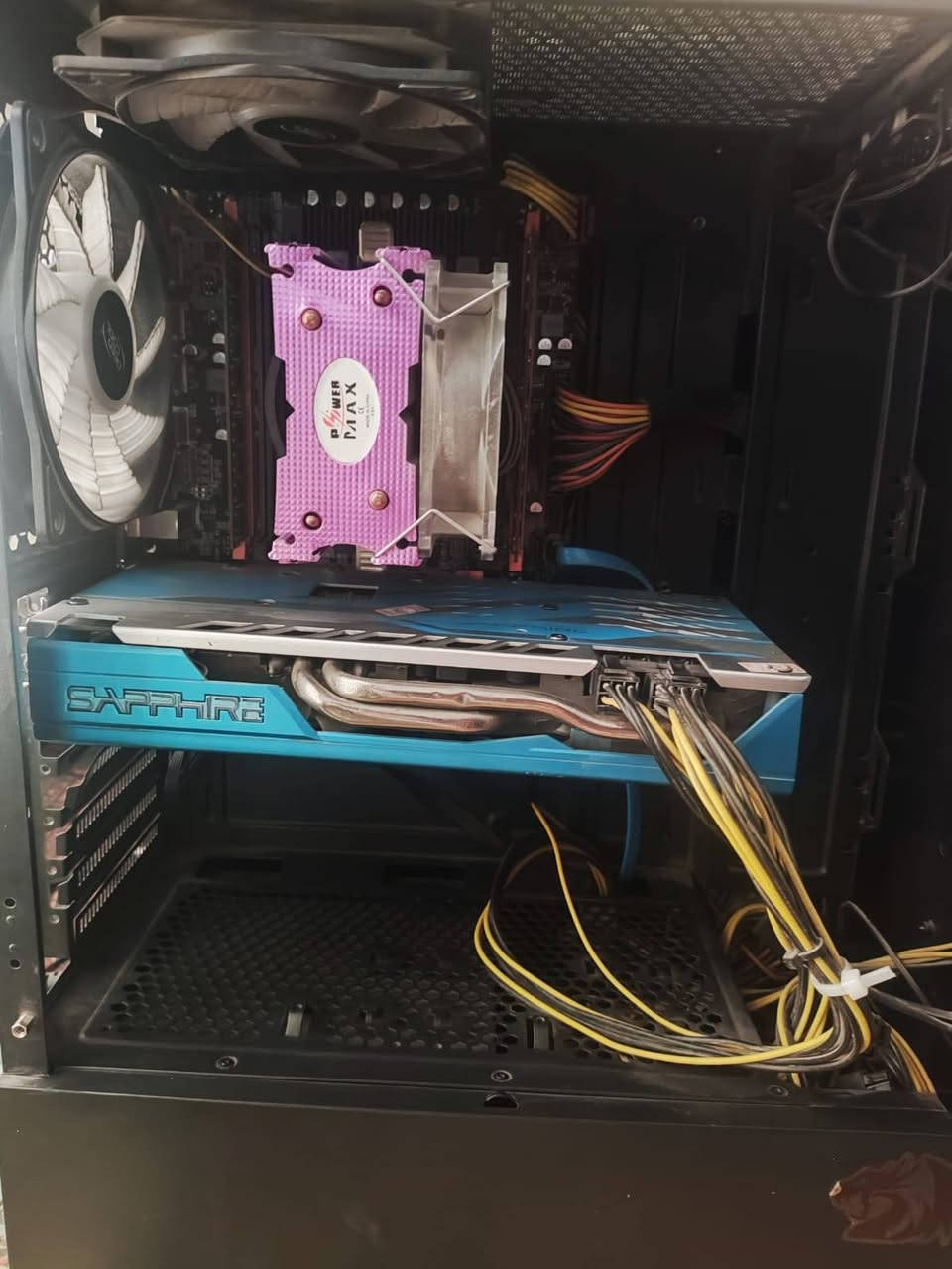Pc مراوس ويا جهاز
مواصفات:
معالج: xeon 2666 v3 تردد 2.9 bost الا 3.5 للعلم هذا واحد من اسرع معالجات الزيون يختلف عن البقية
(10 انوية 20 مسار)
رام: 16g ddr 4 
كرت: sapphire netro + rx590 gma 8g special edition (ملاحظة هاي اهلا نسخة من كرت ال rx580 تبريد هوه الأقوى بسبب حجم الهيتنسك وتردده الاعلا 1440 مع قابلية كسر سرعة جدا قوية + بيه نضامين بايوس تكدر تغير بيهن من ضغطة زر بلكرت + هاذ الكرت نسخة سبشل يجي ازرق وبيه إنارة )
تخزي: ssd256 ( اطيك ويا هاردين hhd 512 يعني 1t خارجي وتكدر تخليهم داخلي)
البور: 2000w بور خاص مال تعدين ماخذه من صاحبي مم عدن بيه جان شاده لتجميعته حتى اذا طور مستقبلا ماكو اشكال
الكيس: الكيس بيه ملاحظة صغيرةة وهيه انو مابيه محولة التخلي المراوح ماته تشتغل اجيبها لبو الحسابات يشدها ب 10 والكيس مراوح كلها deep cool الكيس 2fan اطيك fan لخ يصير 3fan للعلم كلهن deep cool ( بس وديه لبو الحسابات يشد المحوله وال مروحه وهاهيه متكلفك 10)
ملاحقات: اطقم هدية ويا الحاسبة كيبورد rgp و ماوس باد أكبر حجم نسخة زيلدا

لحد يجي ويريد تفاصيل بلخاص كتبت لك كل شي هنا 
للمراوس بجهاز فقط مكاني بغداد عندي توصيل وذا تريد تجي للبيت تفحص هلا بيك


**إذا كنت صاحب هذا الإعلان وتريد حذفه لأي سبب، رجاءا أرسل رسالة إلى الدعم الفني**