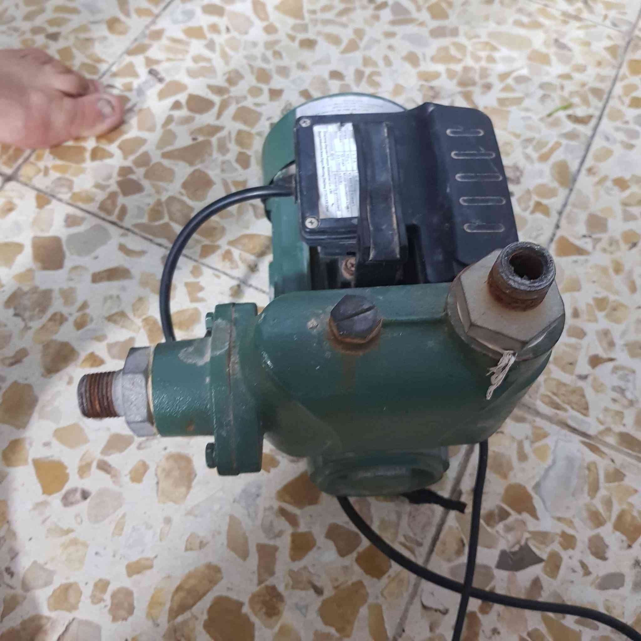 السلام عليكم اخوان ماطور ماء نضيف شغال مادخل تصليح للبيع ب ٣٠ الف 
***********
