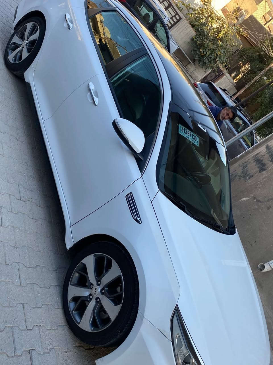 السلام عليكم
كيا اوبتما امريكي فول 2019 ماعدى البنوراما 
قماره حديد 
محرك ٢٤٠٠ 
بصمه تشغيل 
ابواب داخل جلد ومخمل 
حساس خلفي 
رادار امامي وجانبي 
توقف ذاتي وتحديد مسار 
لد امامي وخلفي 
حادث امامي تبديل بنيد فقط 
بدون دواخل وبدون ايرباك  سياره جديده وجاهزه مابيه نقص 
باقي المواصفات موضحه بلصور 
السعر ١٤٥$ بيه مجال قليل 
مكان السياره بغداد 
للاستفسار عله هذا الرقم 
*********** 
غير متواجد عله الفيس بوك
