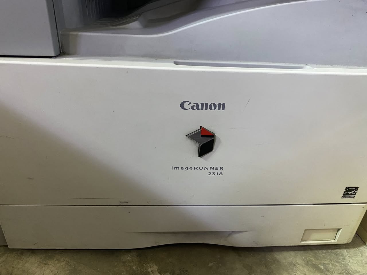 السلام عليكم طابعه كانون ليزري
ابيض واسود

 كاترج باودر سعره ١٢ الف دينار متوفر باي مكان  للاستفسار خاص

‏***********
