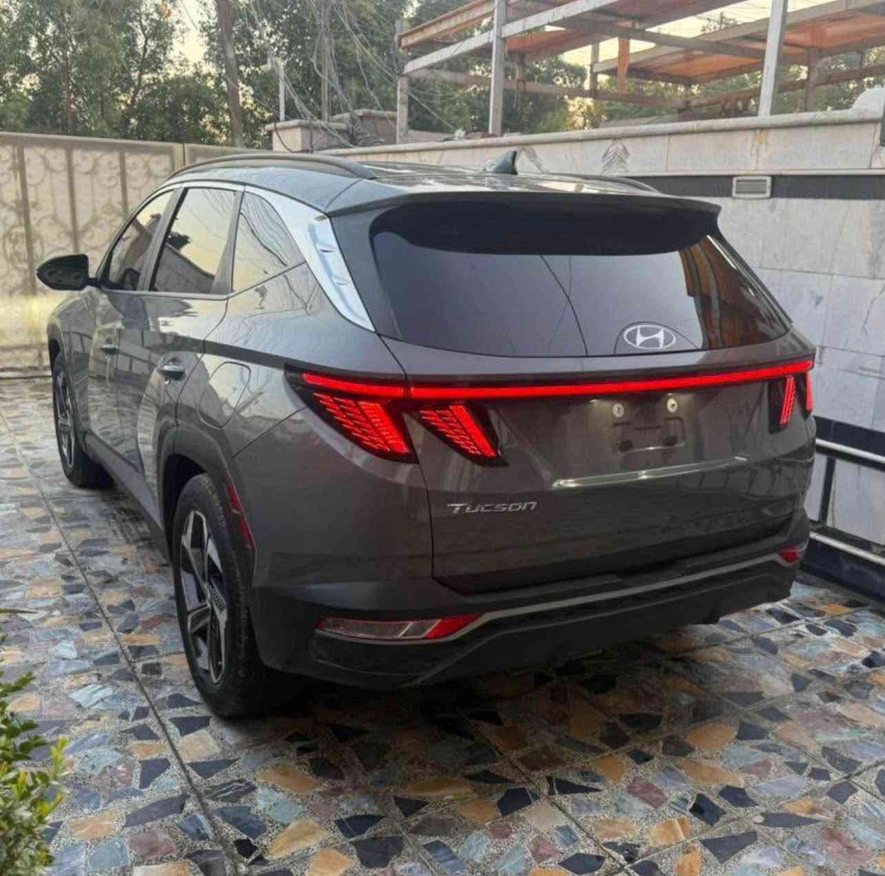 توسان للبيع موديل 2024 فول مواصفات 
فتحه بصمه رادارات حساسات كشنات جلد تدفئة تبريد صندوك كهرباء داخل افوايت
حجم المحرك 2400 
بدون رقم دخول جديد 
حادث كما موضح بالصور بيها طخه بالكصه مال قماره والبنيد بي شخوط وطخات بسيطه 
تعمير درجه اولى شواصي ولغود مكفوله سياره جديده وترايها ناعم وحلو مابيها اي نقص
سياره كلش جديده من ناحية مكينه كير حداده تبريد نعومه شرط الفحص 
ماشية ٢٠ الف صور الحادث والسونار بالمنشور 
السعر 148$ بيها مجال
مكاني بغداد الامين *********** بغداد, العراق
