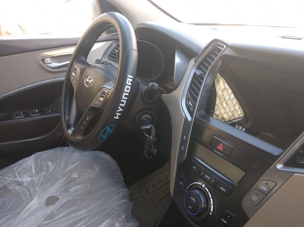 للبيع
هونداي سنتافي . 
موديل 2013
اللون ابيض 
الرقم اربيل 
وارد خليجي 
محرك2400
بنراما مري شفط وبيهاا بعد مواصفات
السعر 150وبيها مجال
الضرر رش بابين بدون تبديل
كير ومحرك خير من الله 
تخم تاير جديد 
مكاني بغداد للاستفسار واتساب او اتصال وبيك خير وتدلل
***********
