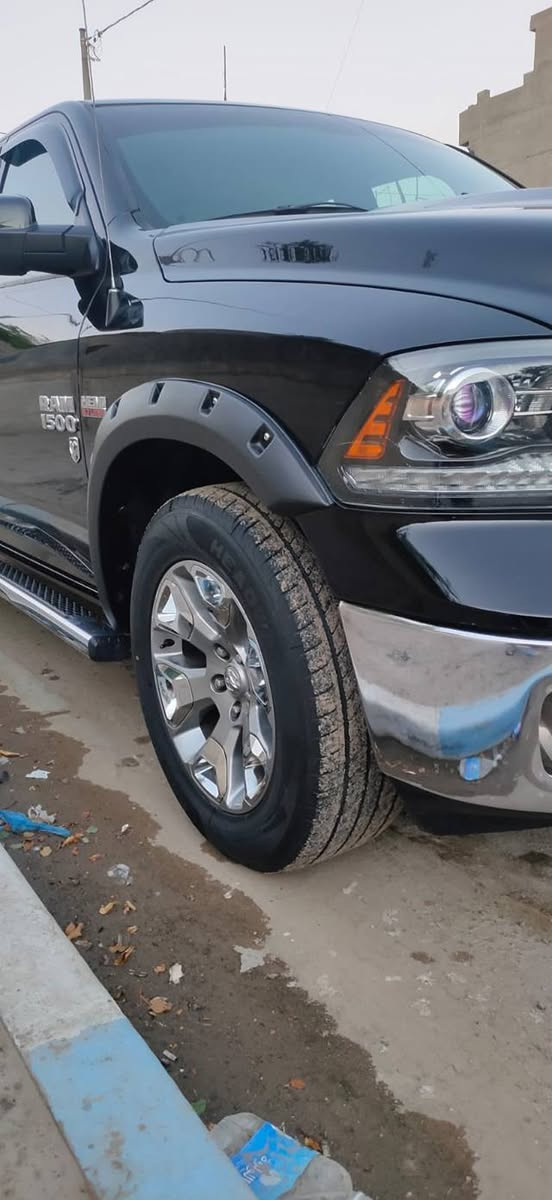 السلام عليكم
للبيع 
دوج رام فئة لارامي (laramie) موديل 2014
سيارة فول مواصفات 
فتحة ،جوبلس،جنط،مرايات شفط،كشنات خزن ، تدفئة تبريد 
فور ويل 
رقم انكليزي +سنوية جديدة 
للاستفسار الاتصال على الرقم ***********
