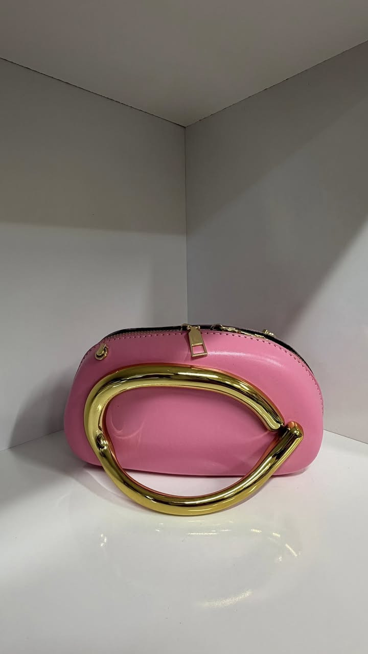 متوفر حقائب نسائية بأسعار مناسبة وموديلات بألوان مختلفة ومميزة للحجز والاستفسار راسلونا عالبيج ❤️❤️


**إذا كنت صاحب هذا الإعلان وتريد حذفه لأي سبب، رجاءا أرسل رسالة إلى الدعم الفني**